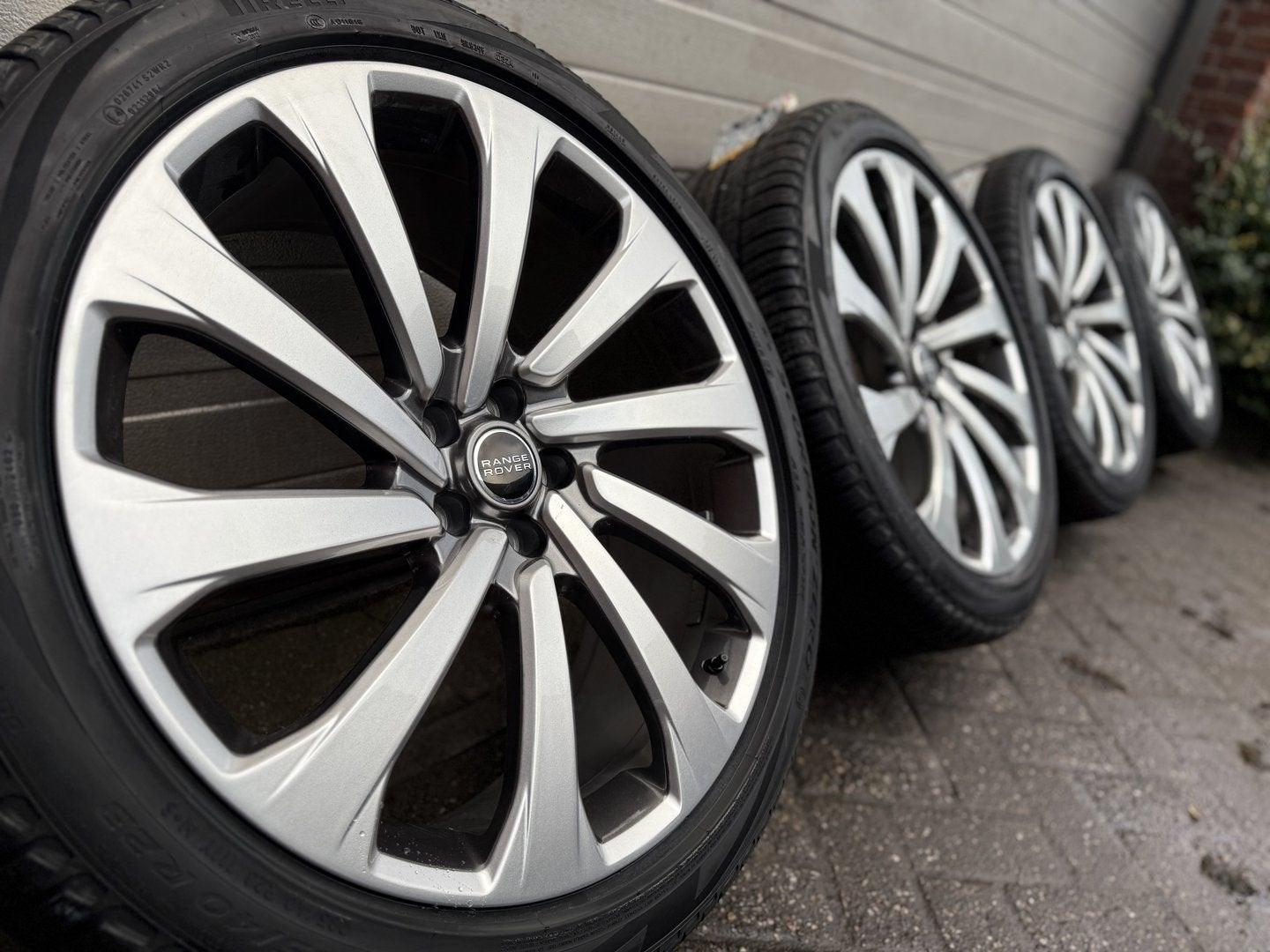 23 “ Defender RR Range Rover Sport Discovery 5 SVR velgen, Neuf, Pneus et Jantes, 4 Saisons, 285 mm