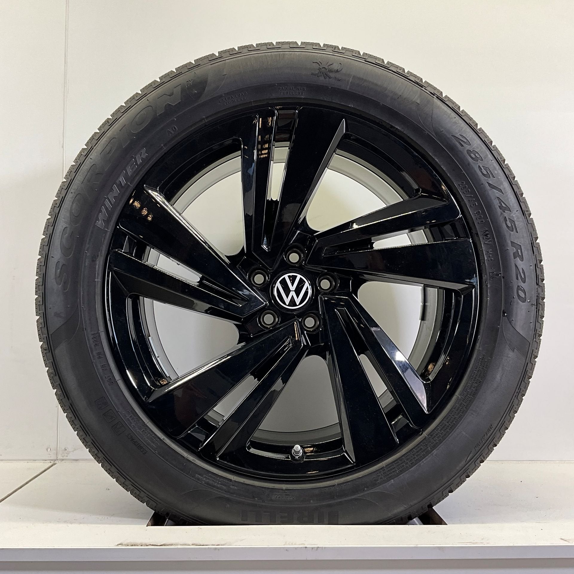 VOLKSWAGEN NEVADA TOUAREG III Q7 Q8 VELGEN SET WINTERBANDEN, Auto-onderdelen, Banden en Velgen, Gebruikt, -, 285 mm, -