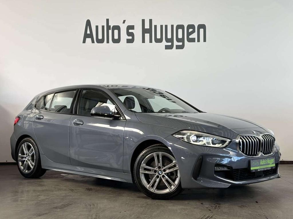 BMW 1 Serie 118 i M-Sport Automaat (bj 2020), Auto's, 1 Reeks, Gebruikt, Bedrijf, 5 zetels