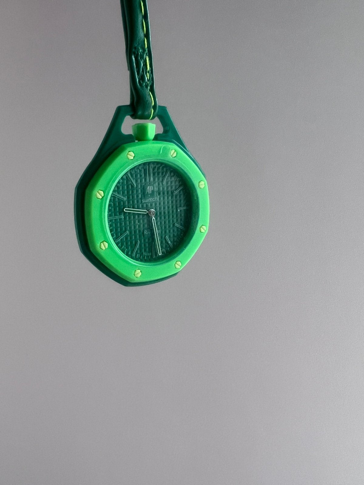 Swatch BIEDT 6 horloges AAN, Handtassen en Accessoires, Kettinghangers, Ophalen of Verzenden, Zo goed als nieuw, Groen