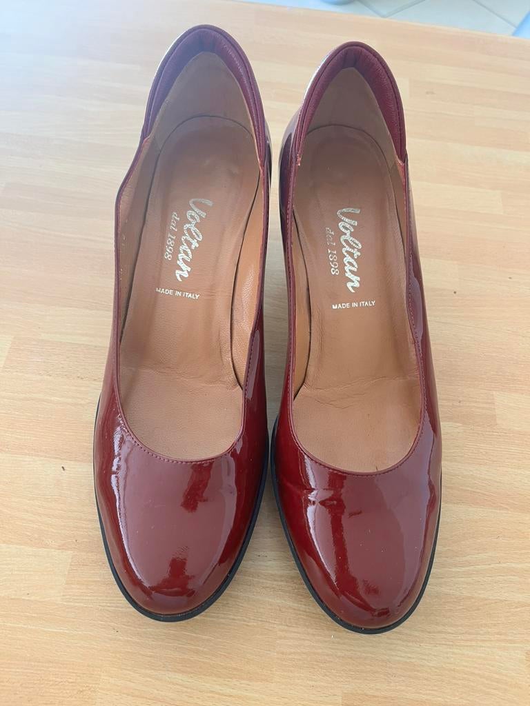 Schoenen rood/bordeau laké hakje, Kleding | Dames, Ophalen of Verzenden, Zo goed als nieuw, Rood, Pumps