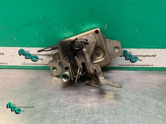 Mécanique de verrouillage capot d'un Renault Clio (Clio 3 0, Renault, -, 3 mois de garantie, Utilisé