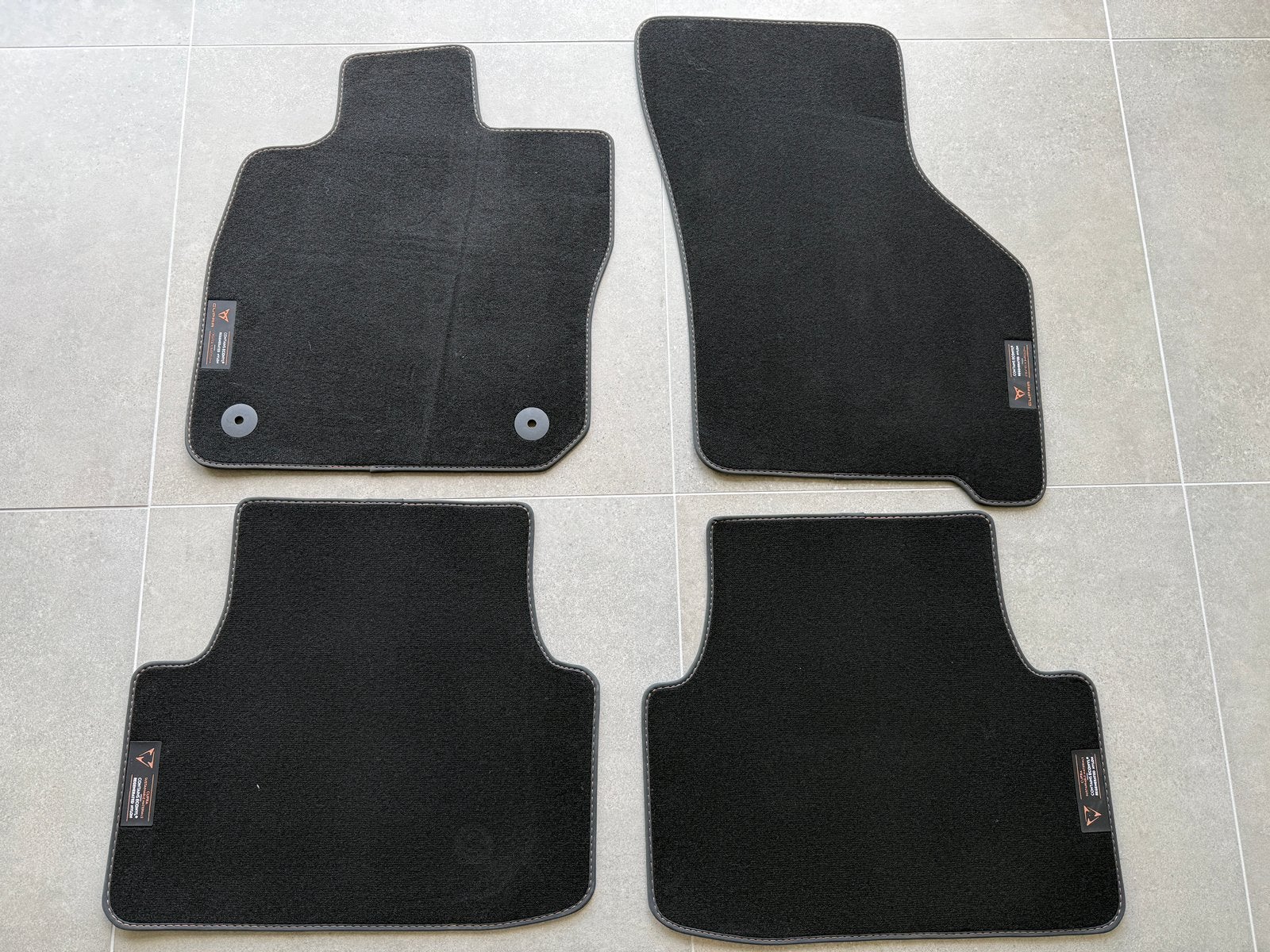 Tapis de sol CUPRA avec broderie cuivrée (neuf), Enlèvement, Neuf