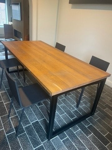 eiken tafel met stalen onderstel, Huis en Inrichting, Ophalen, Gebruikt, 100 tot 150 cm, 200 cm of meer
