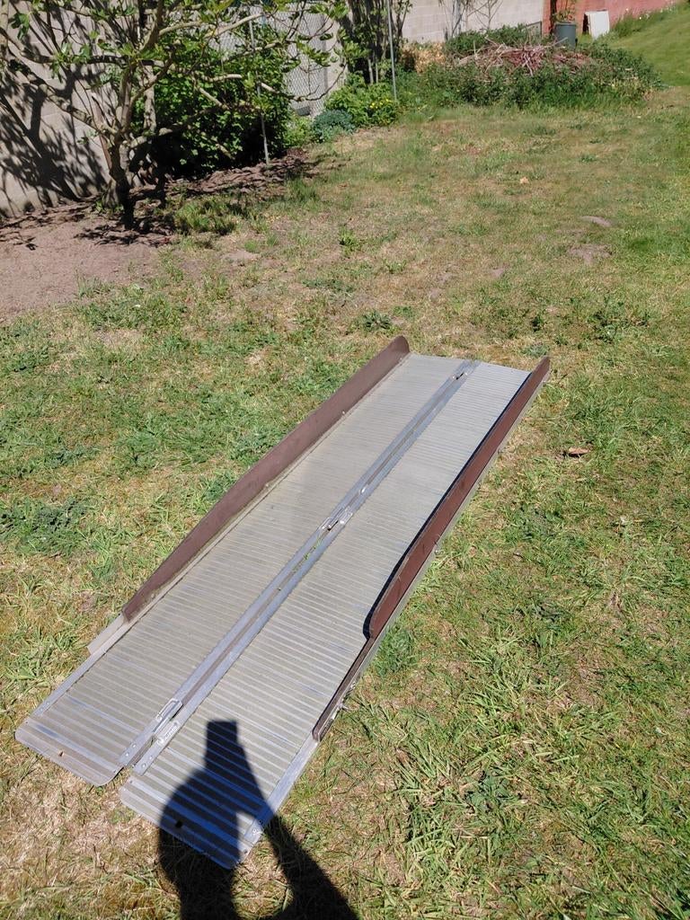 Aluminium oprijplaat met zijspannen, Enlèvement, Comme neuf