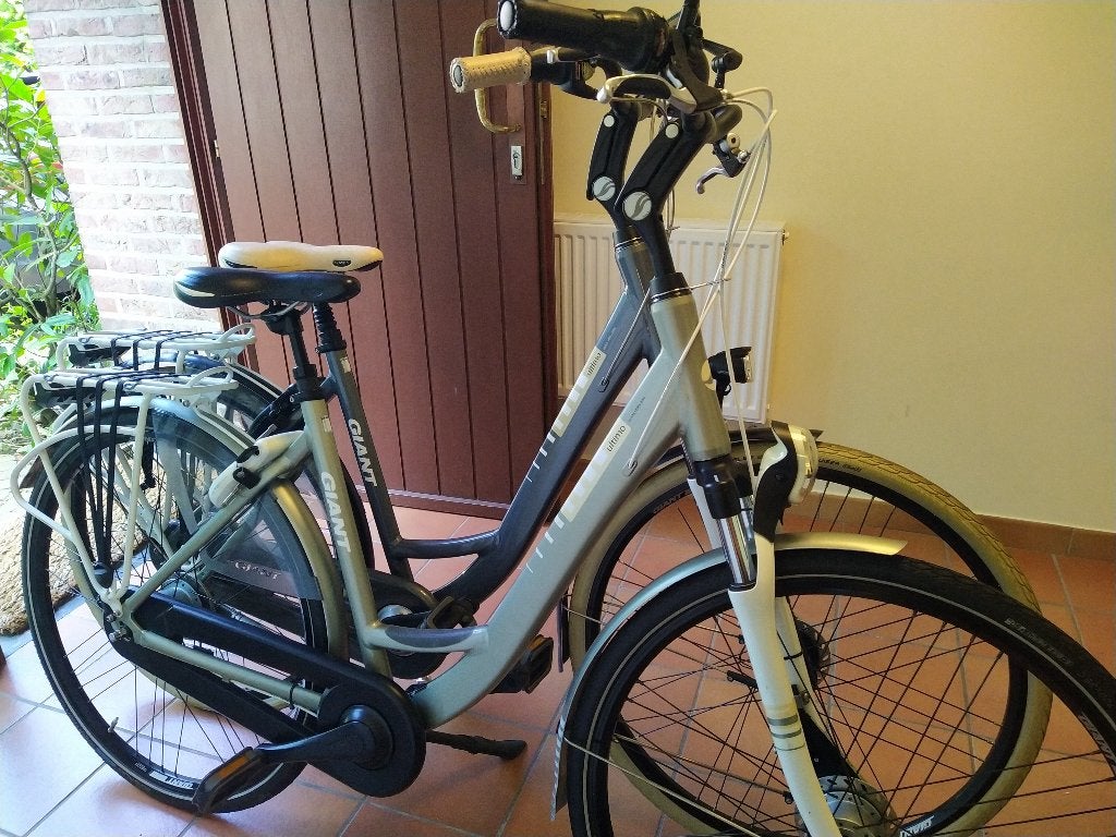 2- Vélo de luxe GIANT ULTIMO  (pour femmes et hommes), Vitesses, 53 à 56 cm, Enlèvement, Frein à disque