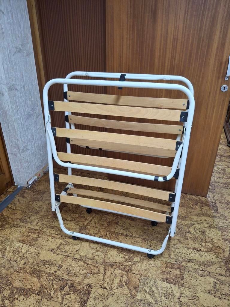 Lit d'appoint très bon état, Enlèvement