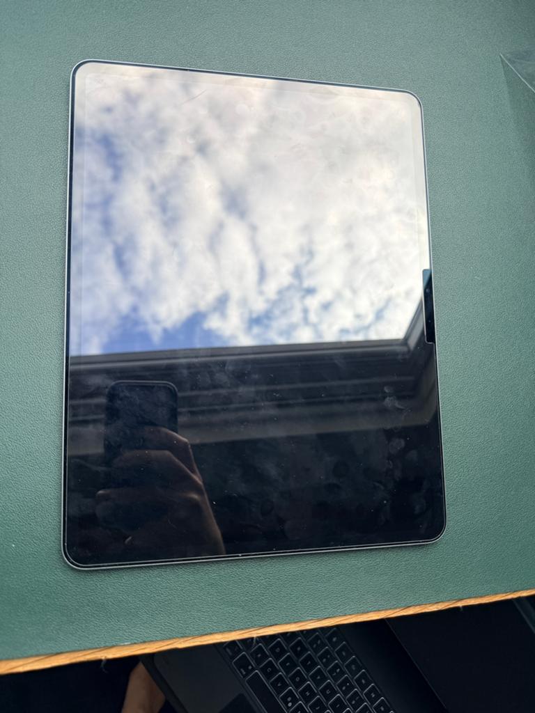 Apple iPad Air (2025) 13 inch 128GB Wifi Space Gray, Ophalen, Zo goed als nieuw, Screenprotector
