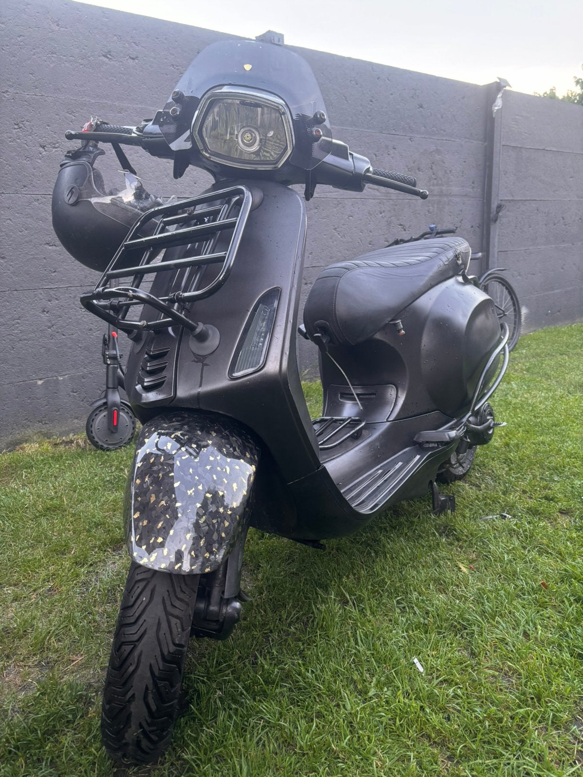 Vespa sprint 80cc  Start niet a klasse met papieren, Fietsen en Brommers, Snorfietsen en Snorscooters, Ophalen, Zo goed als nieuw