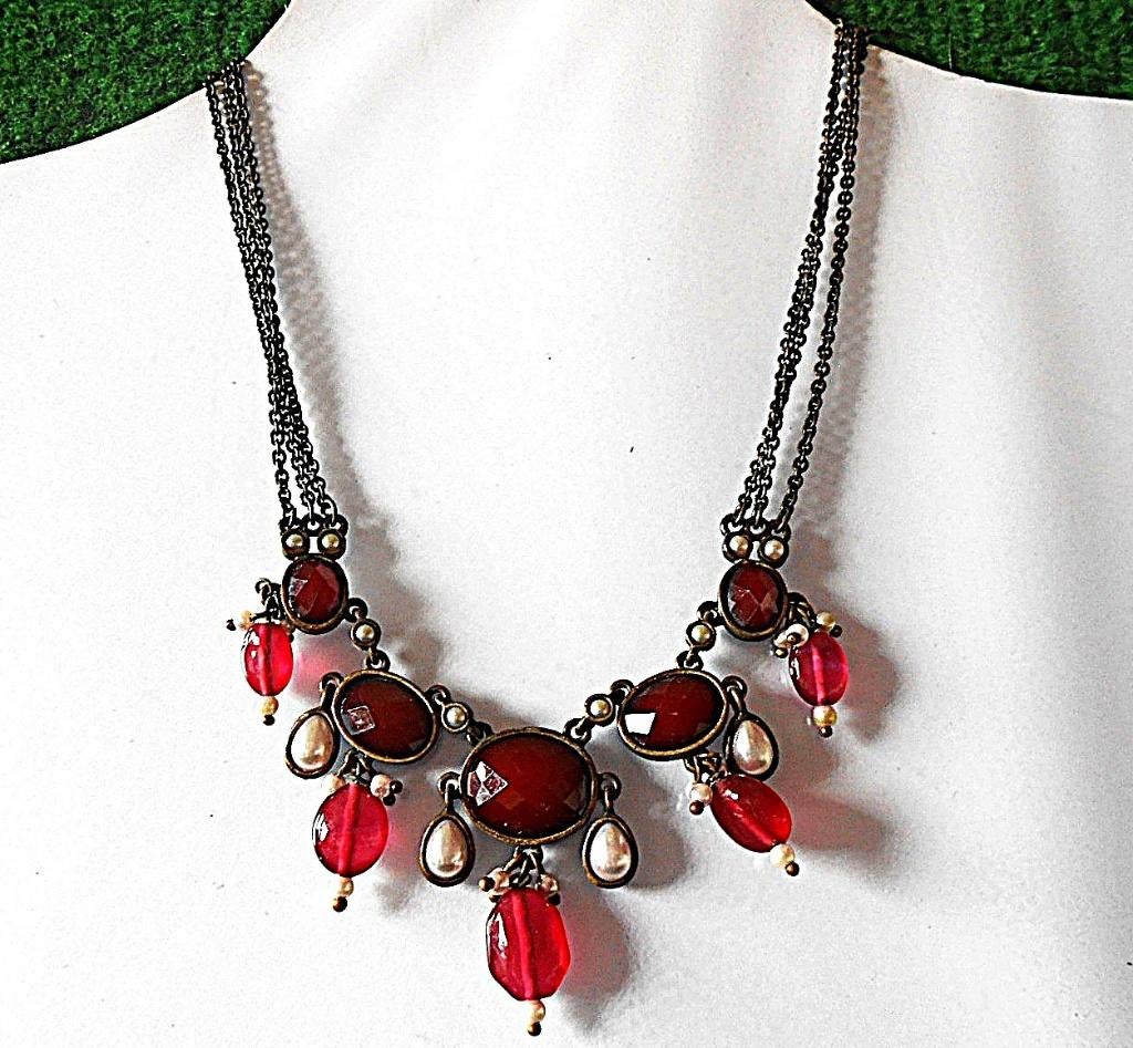 AVON : le collier " Crescendo II ", Envoi, Neuf, Rouge