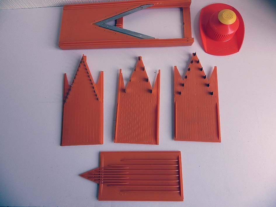 Vintage Mandoline (6-delig) met V-mes, Ophalen, Zo goed als nieuw, Kunststof, Oranje