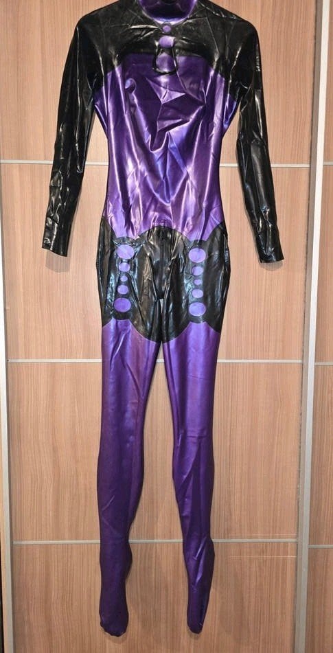 Latex catsuit maat s, Envoi