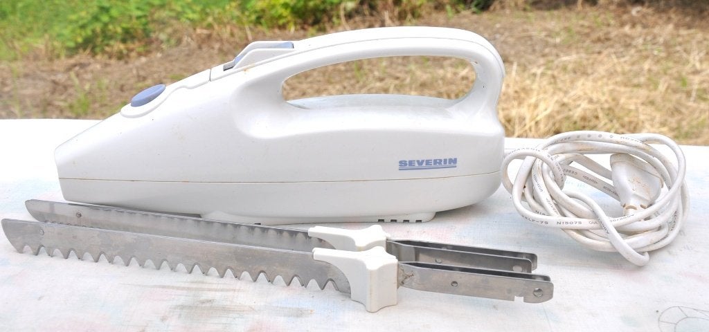 couteau électrique severin +2 jeux  de lames différentes, Maison & Meubles, Cuisine | Couverts, Utilisé, Autres matériaux, Autres marques