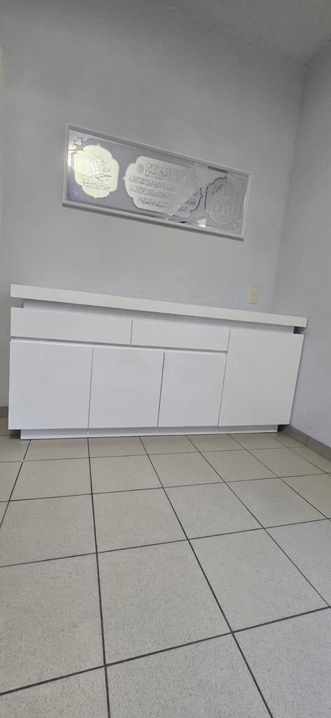 Mooie Witte hoogglans dressoir voor 65 euro, Huis en Inrichting, Kasten | Dressoirs, Ophalen