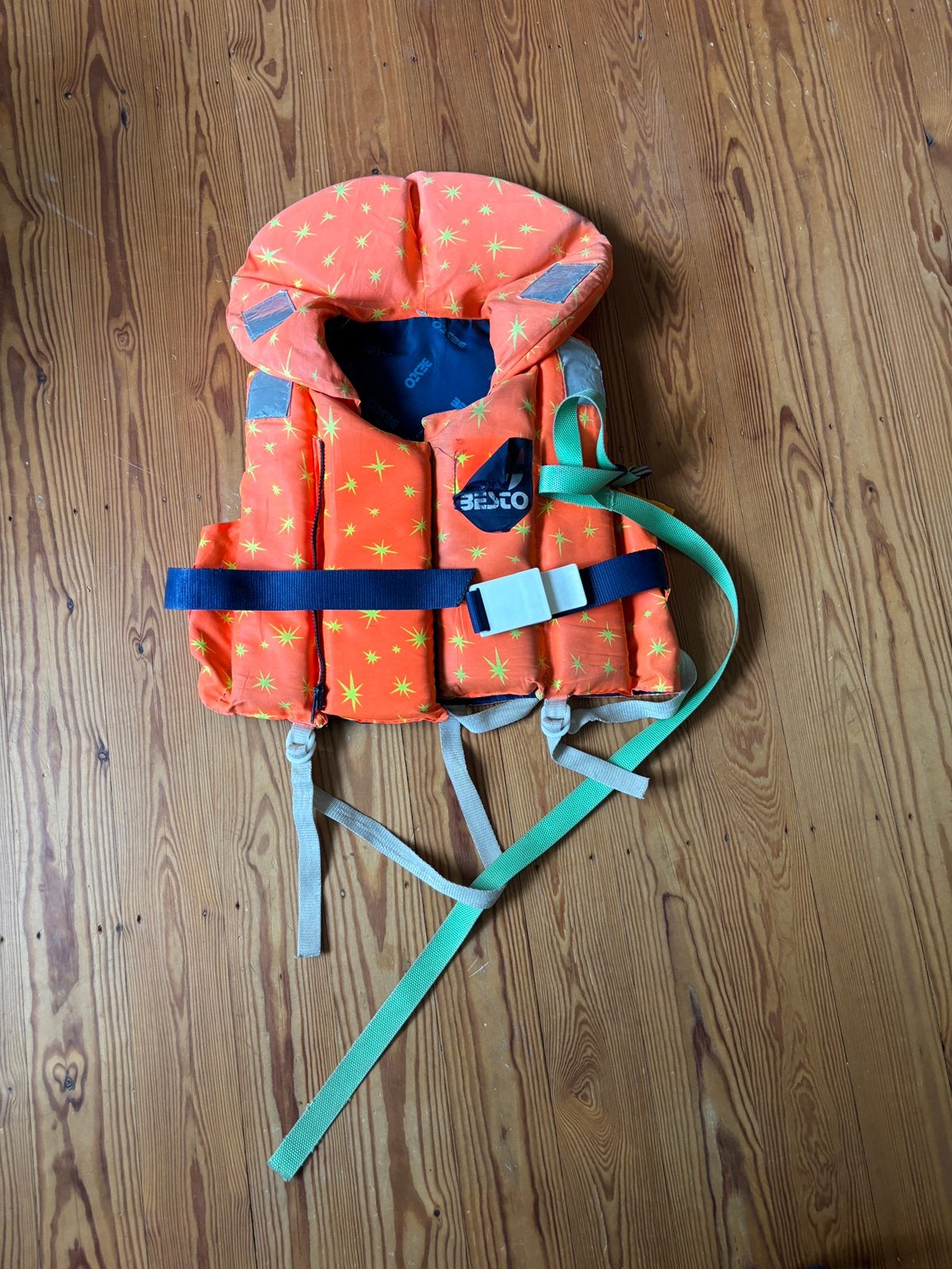 Besto survival reddingsvest 20 tot 30 kg, Watersport en Boten, Watersportkleding, Ophalen, Gebruikt, Kind