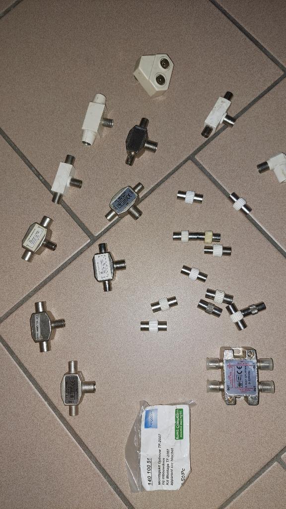 Lot 32 éléments télédistribution, Enlèvement ou Envoi