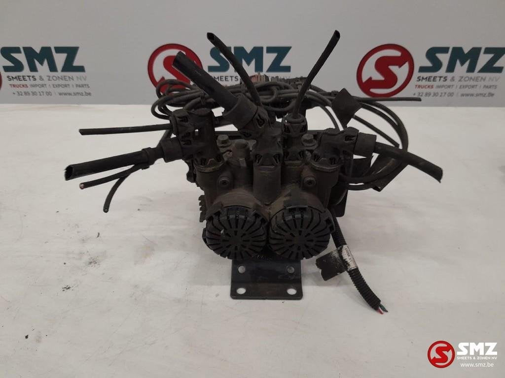 Occ EBS achterasmodulator Renault T 22225566, Gebruikt, Renault, Elektronica en Kabels