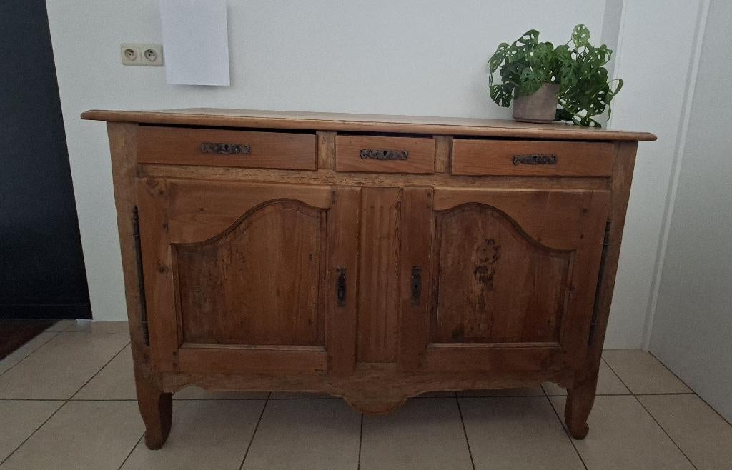 Authentieke kast met mooie ijzeren scharnieren, Antiek en Kunst, Antiek | Meubels | Kasten, Ophalen