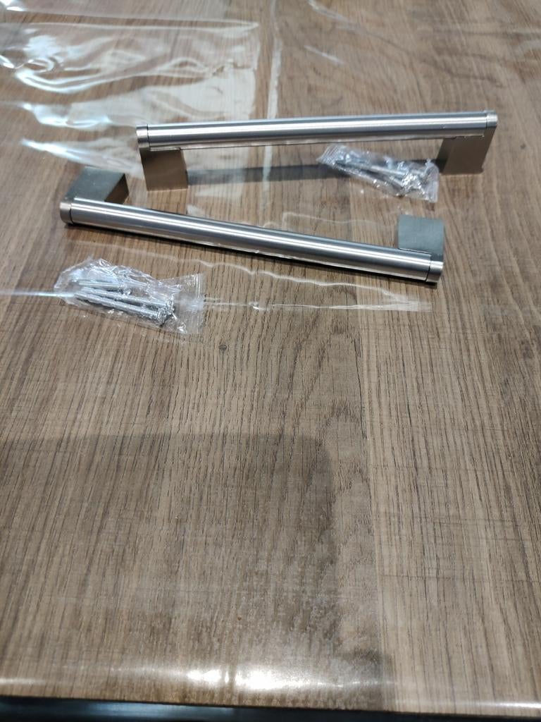 Nieuwe handgrepen voor kasten, Ophalen