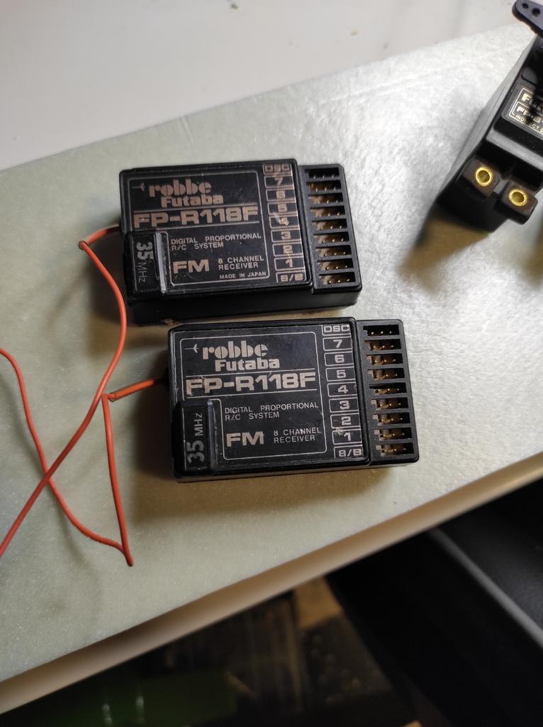 Récepteurs FM Robbe/Futaba + servos, Enlèvement ou Envoi