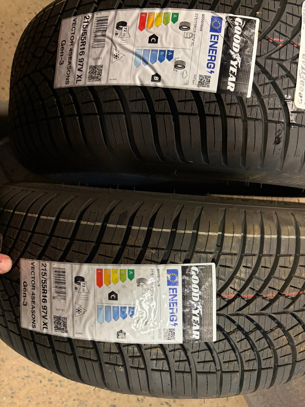 Pneus neufs, Autos : Pièces & Accessoires, Pneus & Jantes, Enlèvement, 4 Saisons, Pneu(s)