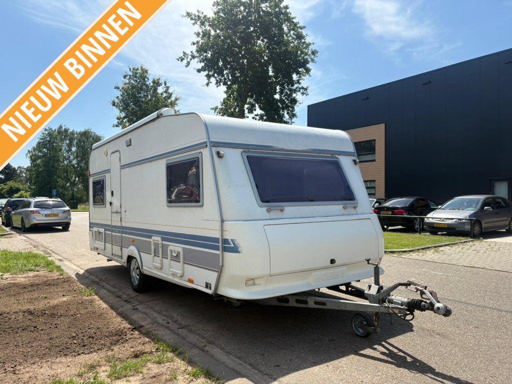 Hobby De Luxe 495 KMF, Caravanes & Camping, Caravanes, Entreprise, jusqu'à 4, Banquette en rond, Hobby, Lit fixe, 5 à 6 mètres
