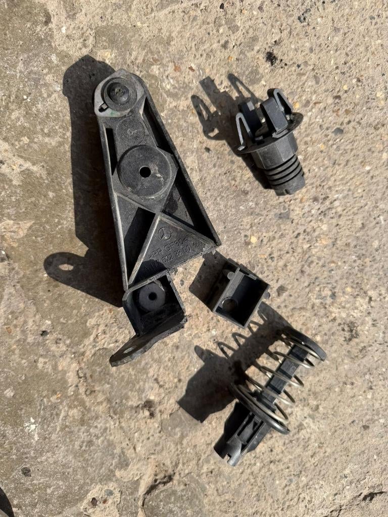 Support de renforcement des pièces en plastique Mercedes-Ben, Enlèvement