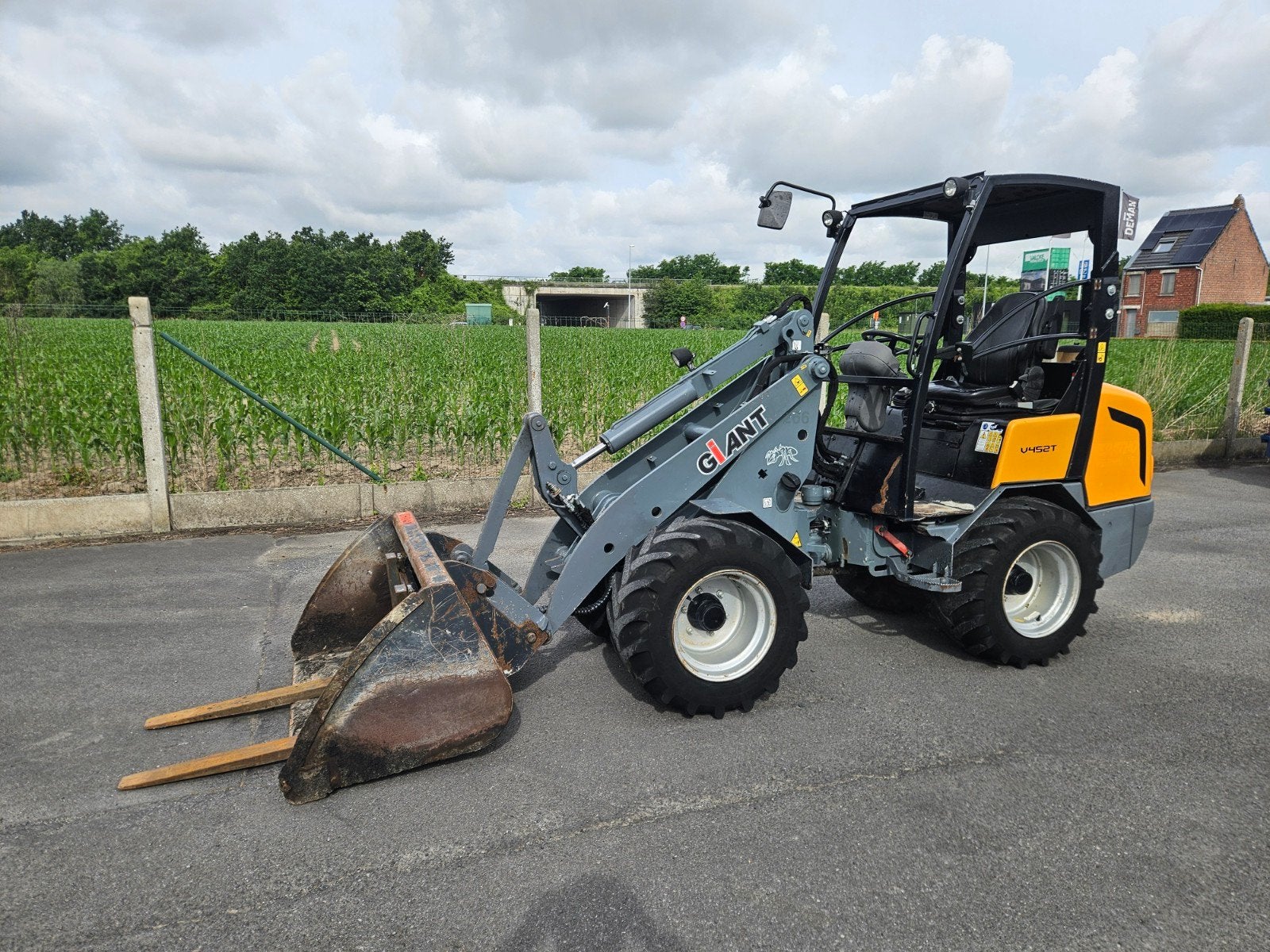 Chargeur articulé Giant 452T, Enlèvement