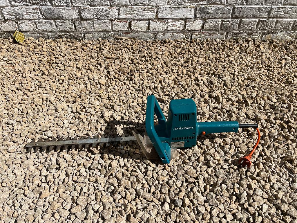 Taille haie électrique B&D, Enlèvement, Utilisé, Électrique, Black & Decker