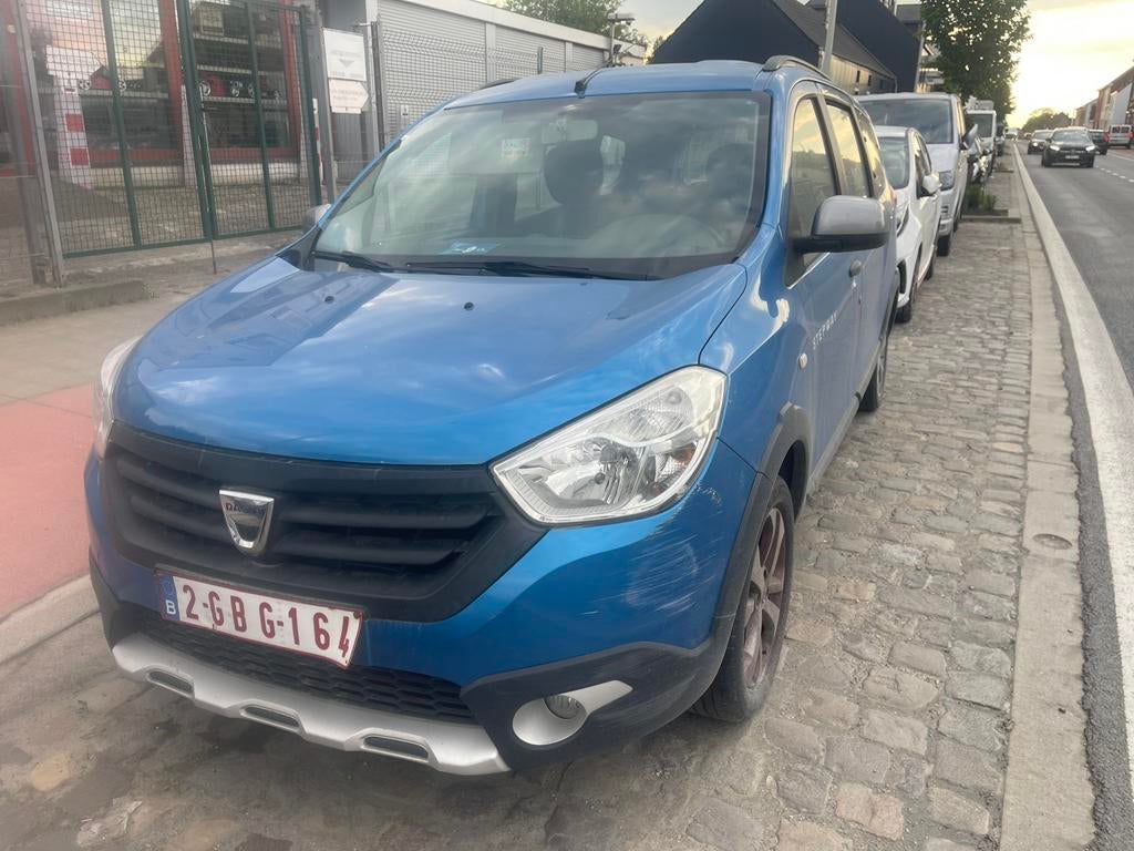 Dasia, essence2017 135000km, Auto's, Jeep, Bedrijf, Benzine, Euro 5, Monovolume, 5 deurs, Handgeschakeld, Blauw, Zwart, Ophalen