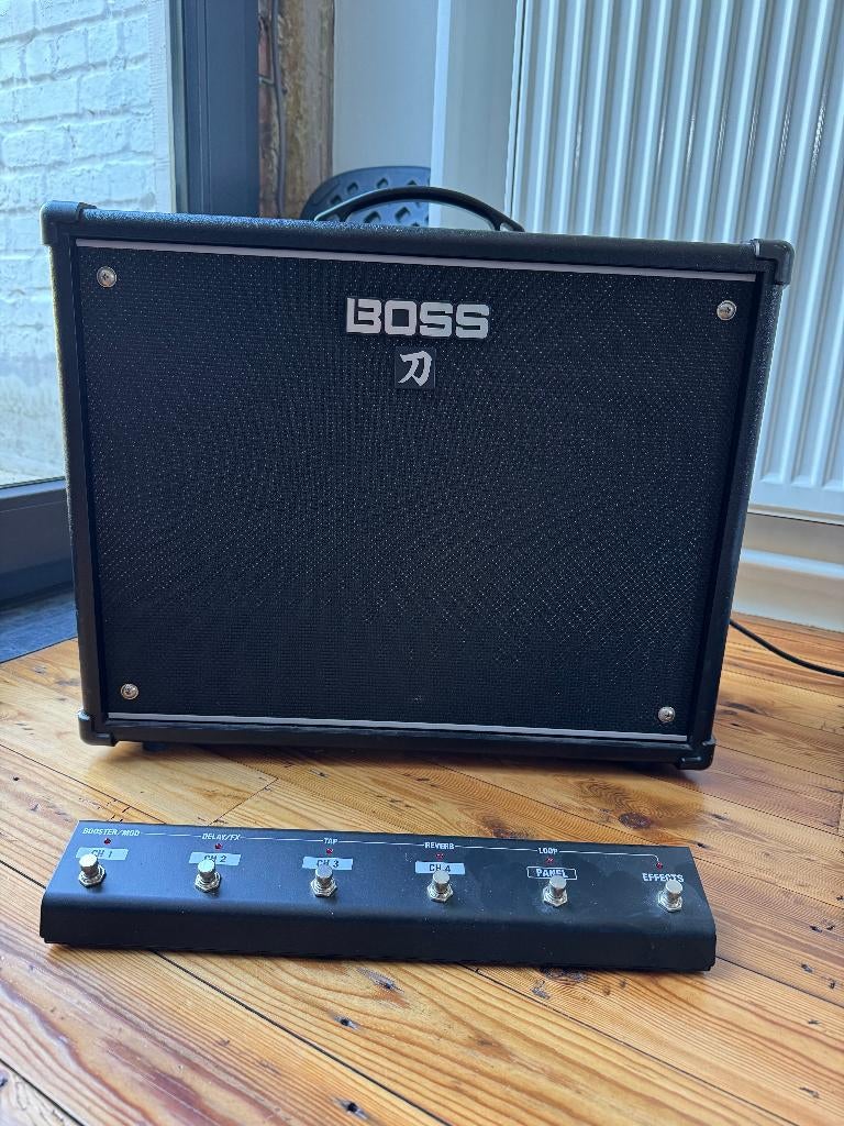 BOSS Katana 100 Gen1 + schakelaar, Ophalen, Zo goed als nieuw, Gitaar, 50 tot 100 watt