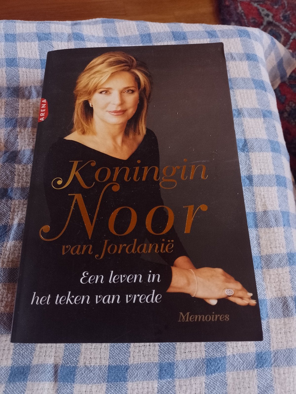 Koningin Noor van Jordanie - een leven in het teken van vred, Ophalen of Verzenden, Koningin Noor van Jordanië