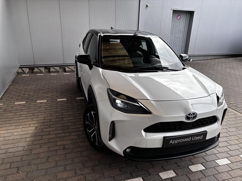 Toyota Yaris Cross Dynamic Plus Bi-Tone + Comfort pack, Autos, Achat, 5 portes, Automatique, Electronic Stability Program (ESP)