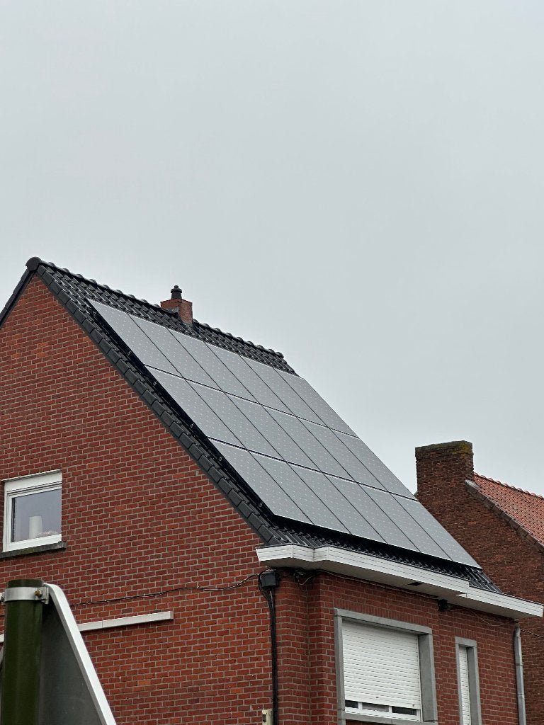 18 zonnepanelen van elk 270watt, Doe-het-zelf en Bouw, Ophalen, Gebruikt, Compleet systeem, 200 wattpiek of meer