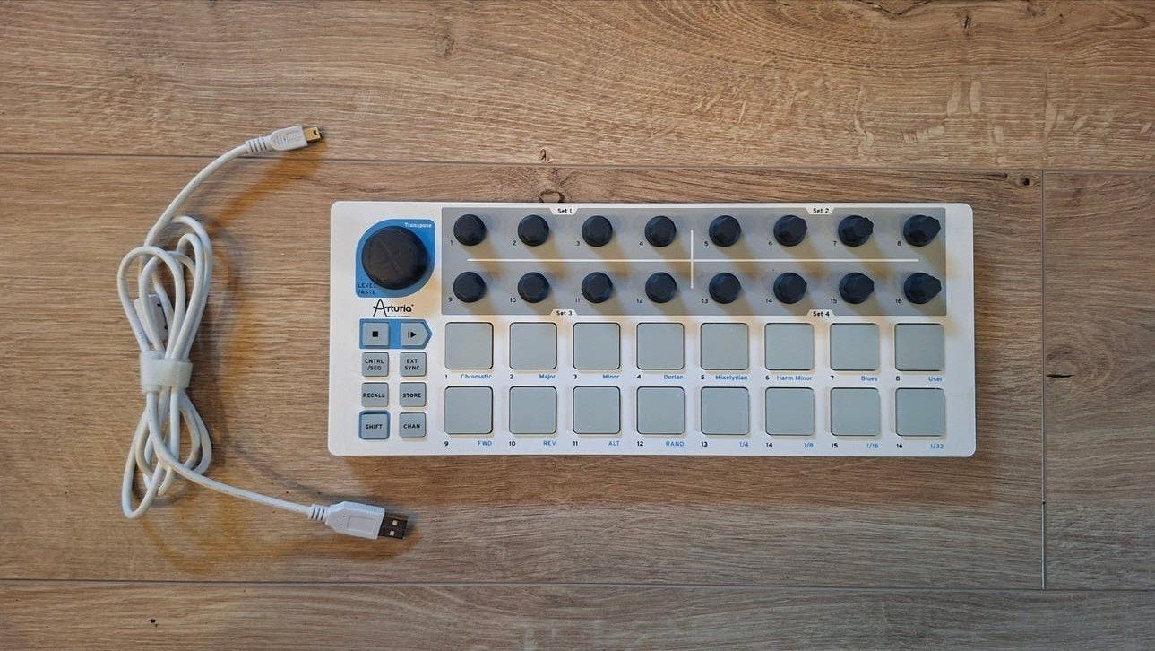 Arturia Beatstep (incl. originele toebehoren), Musique & Instruments, Équipement Midi, Enlèvement ou Envoi