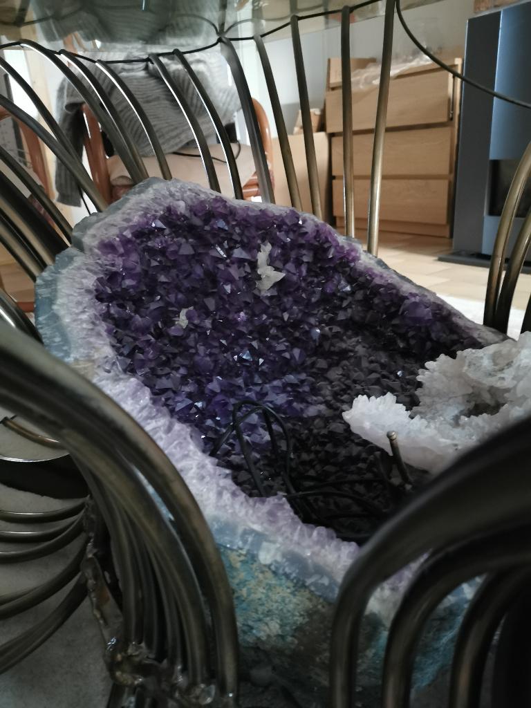 Prachtige tafel met gigantische amethist (30 kg), Verzamelen, Ophalen, Mineraal