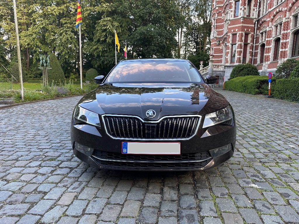 Skoda Superb L&K Luxury Style 1.5 Benzine Full Options, Autos, Skoda, Cuir, Achat, 1800 kg, Entretenue par le concessionnaire