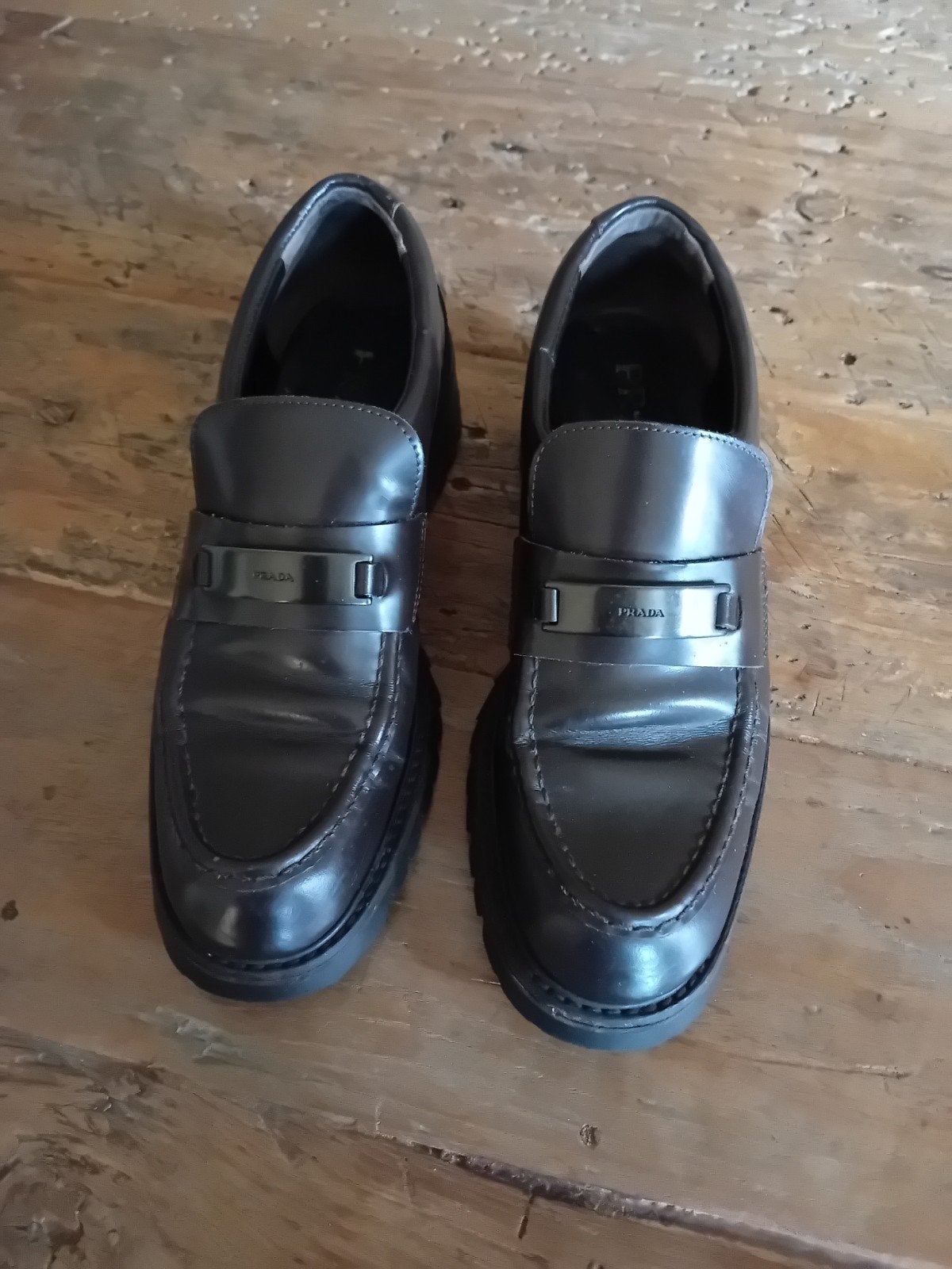 Een schoenparel van Prada bruin 37 SUPER, Prada, Comme neuf, Brun, Sabots