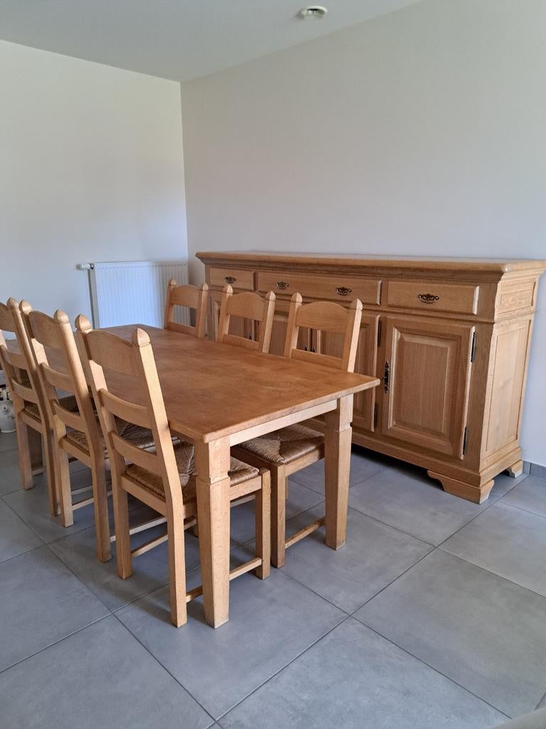 Eetkamer. Massief hout. Dressoir, tafel en 6 stoelen., Huis en Inrichting, Ophalen