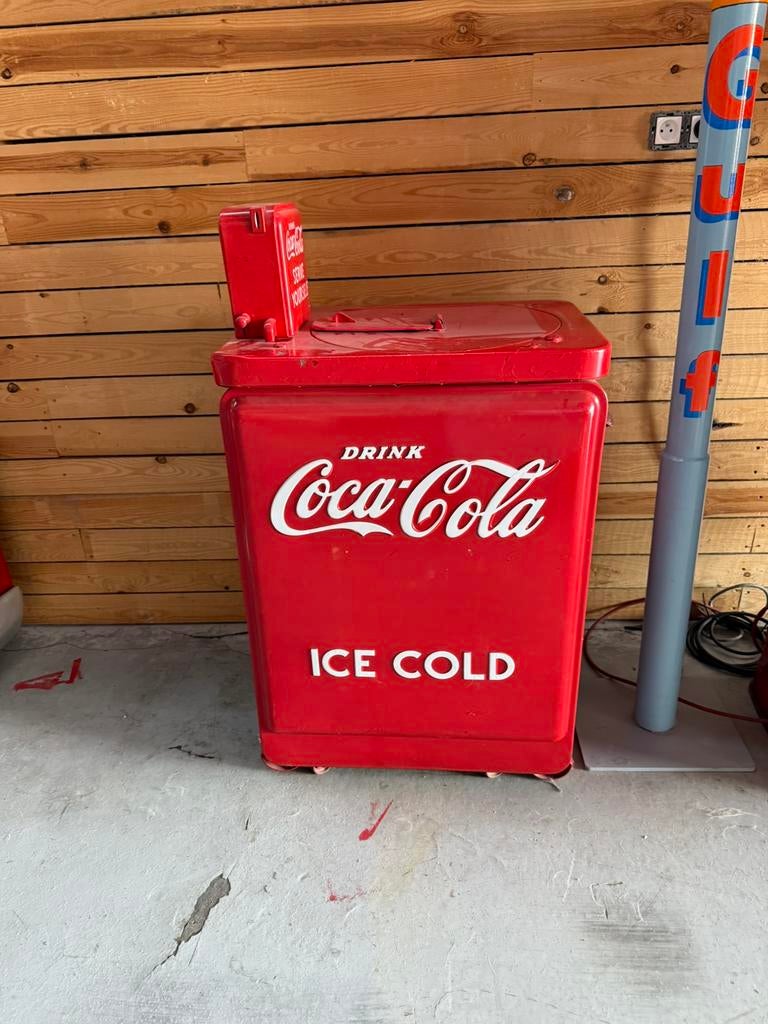 Distributeur Coca-Cola Vendo Junior 123 des années 1940, Enlèvement