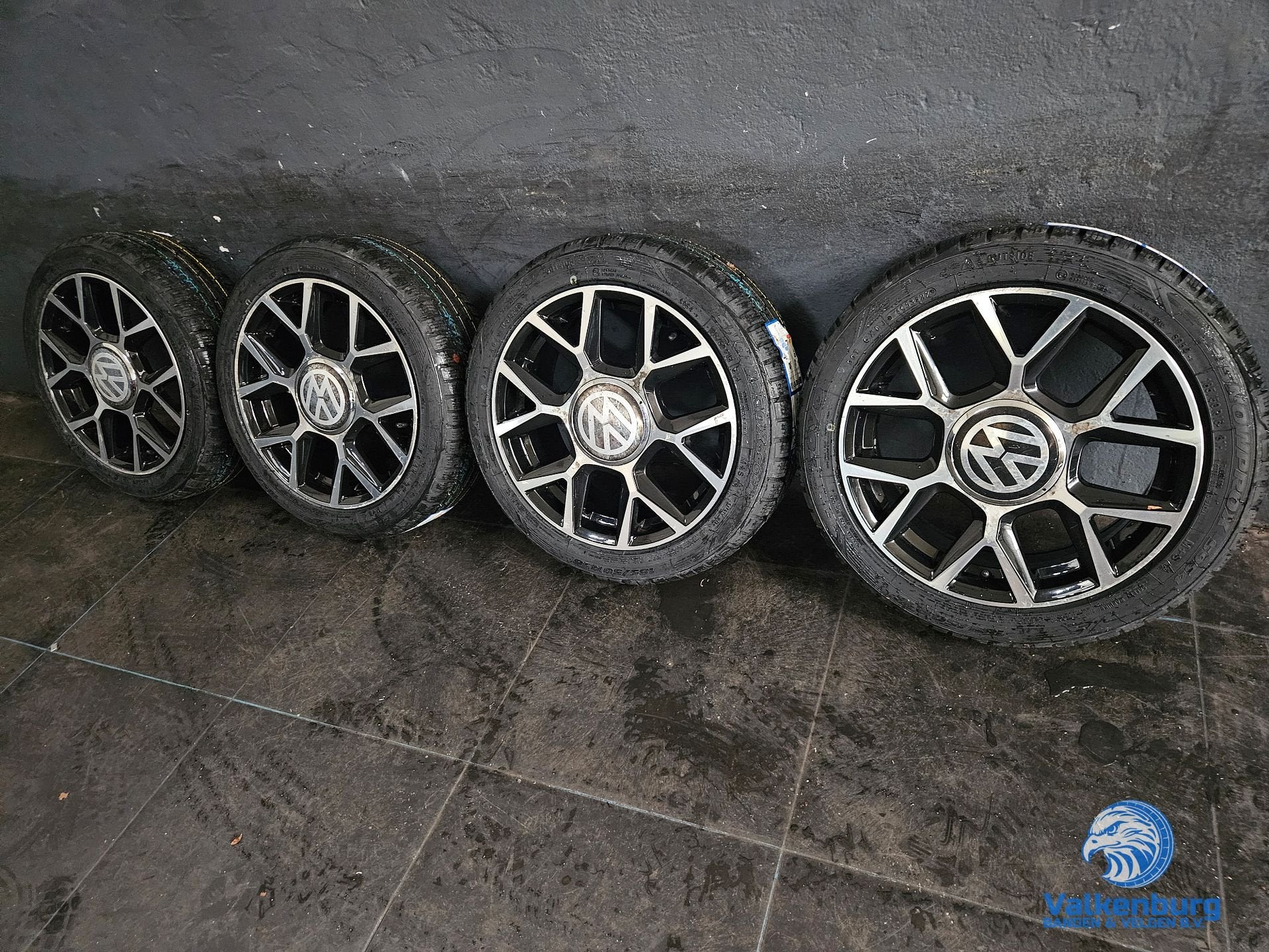 8mm! VW UP! GTI look 16 inch zwarte velgen 4x100 winterbande, Auto-onderdelen, Gebruikt, -, Banden en Velgen, -