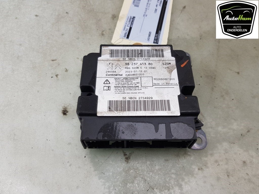 BOITIER AIRBAG Fiat Doblo Cargo (|9823741380|1678165980|), FCA Germany GmbH, IPC D1-09 Bahnhofsplatz
65423  Rüsselsheim am Main, DE