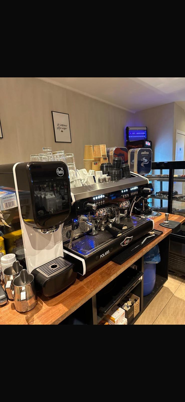 Professionele koffiemachine merk WEGA, Ophalen, Zo goed als nieuw, Koffiemachine