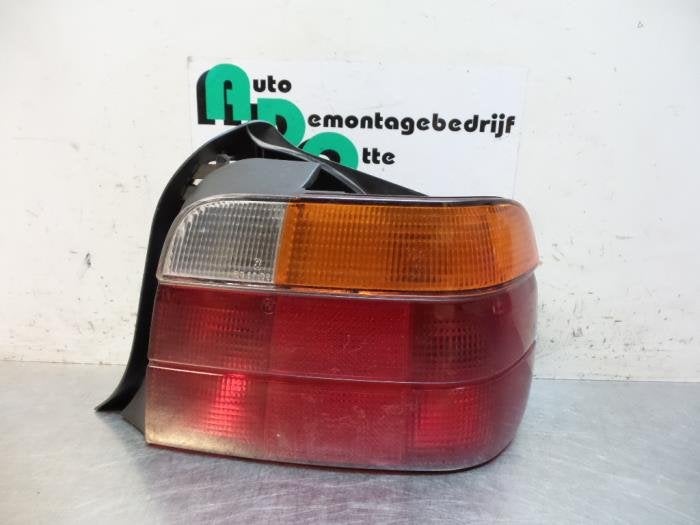 Feu arrière droit d'un BMW 3-Serie (3-Serie 90-), -, 3 mois de garantie, Utilisé, -