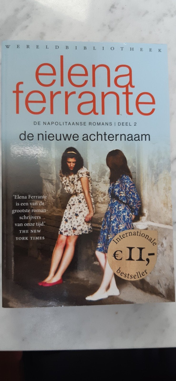 De nieuwe achternaam,Wie vlucht en wie blijft,Het verhaal, Ophalen
