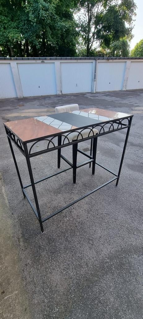 Table bar et chaises hautes, Enlèvement
