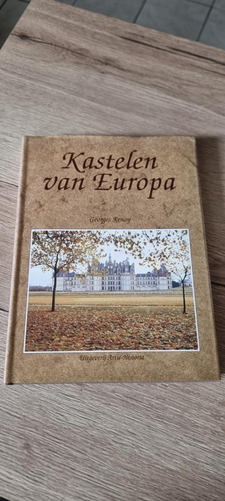 Groot verzamelboek Kastelen van Europa door Georges Renoy, Enlèvement ou Envoi, Comme neuf