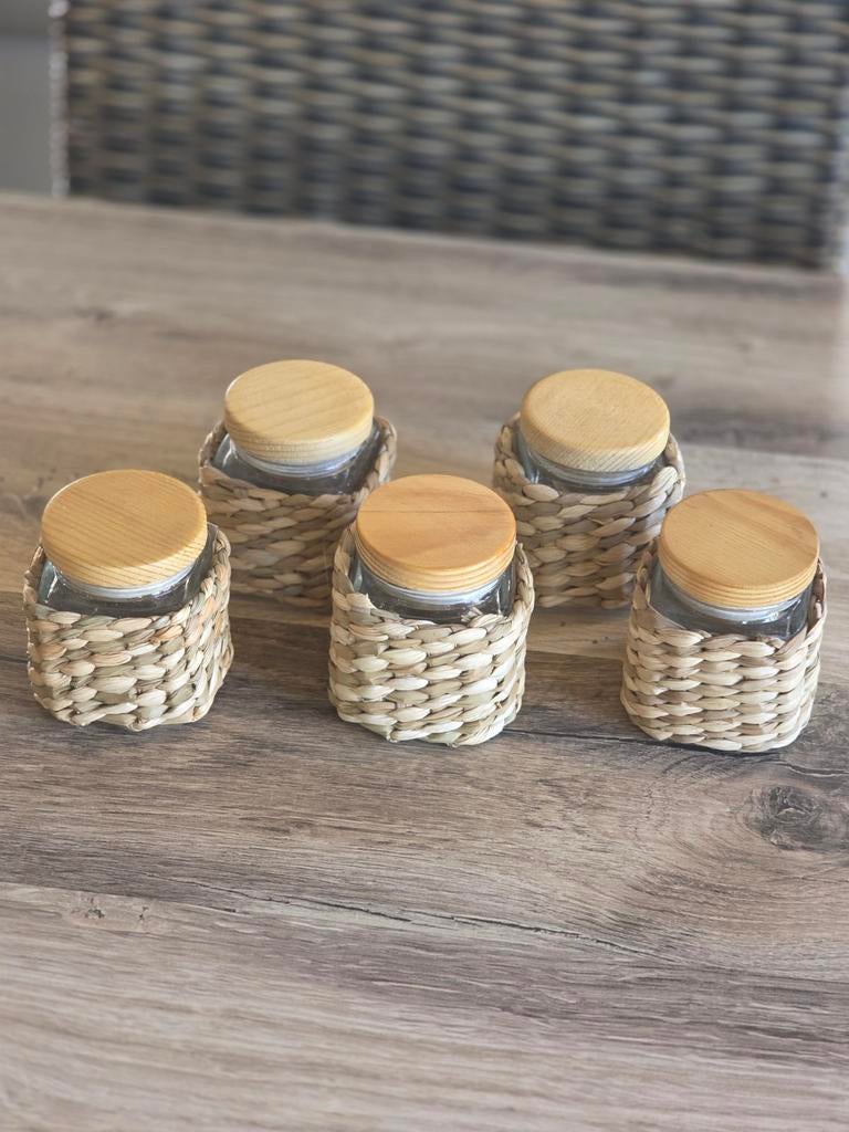 Glazen voorraadpotje met houten deksel en rieten omhulsel, Huis en Inrichting, Keuken | Keukenbenodigdheden, Ophalen of Verzenden