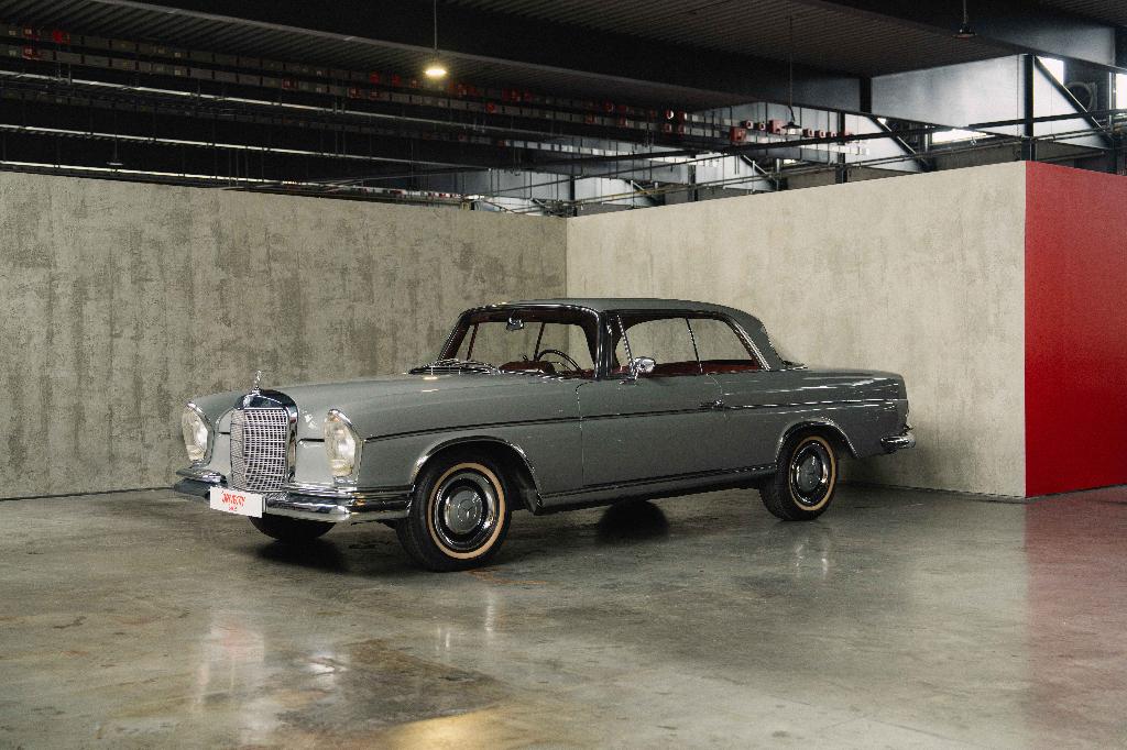 Mercedes-Benz 300SE uit 1963, Auto's, Mercedes-Benz, Overige modellen, Leder, 6 cilinders, Lederen bekleding