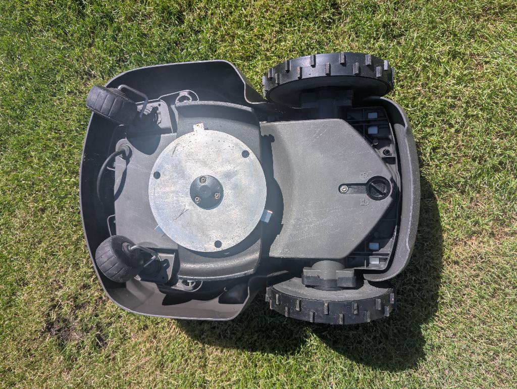Robot tondeuse Husqvarna Automower 305  + Abri d'origine, Jardin & Terrasse, Tondeuses robotisées, Enlèvement, Comme neuf, Husqvarna